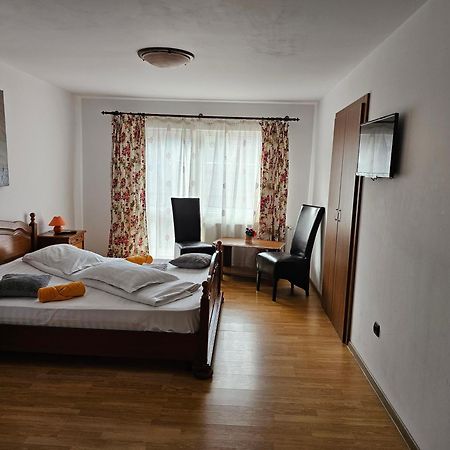 Pensiunea Kyfana Zărneşti Eksteriør bilde
